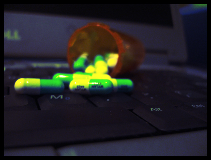 http://www.panchosoft.com/blog/wp-content/2007/03/computer_addiction_by_crazyormental.jpg
